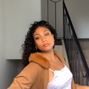 Meet your Posher, Safia